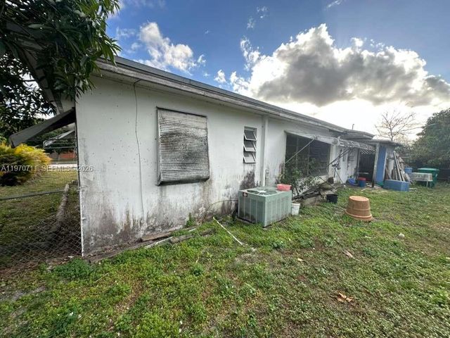 521 NW 189th Ter, Miami Gardens, FL 33169