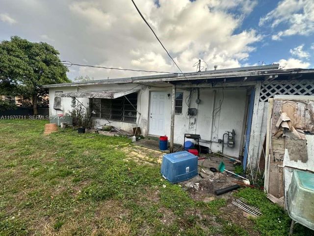 521 NW 189th Ter, Miami Gardens, FL 33169