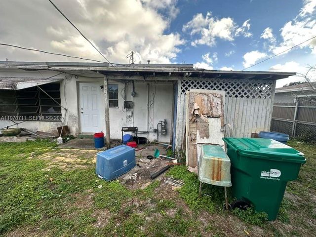 521 NW 189th Ter, Miami Gardens, FL 33169