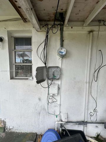 521 NW 189th Ter, Miami Gardens, FL 33169