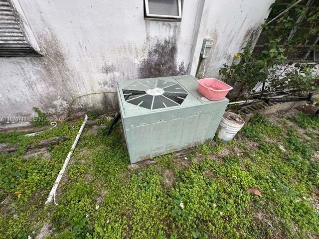 521 NW 189th Ter, Miami Gardens, FL 33169