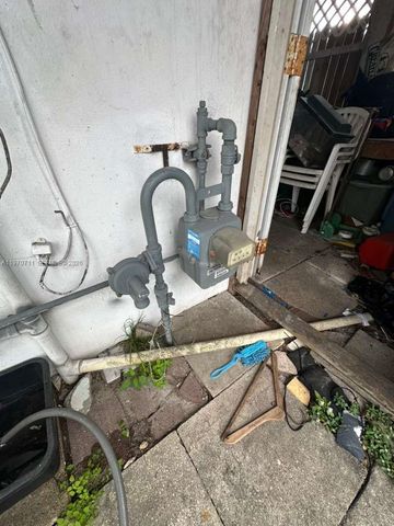 521 NW 189th Ter, Miami Gardens, FL 33169