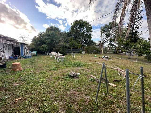 521 NW 189th Ter, Miami Gardens, FL 33169