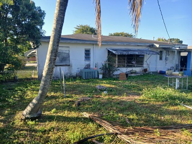 521 NW 189th Ter, Miami Gardens, FL 33169