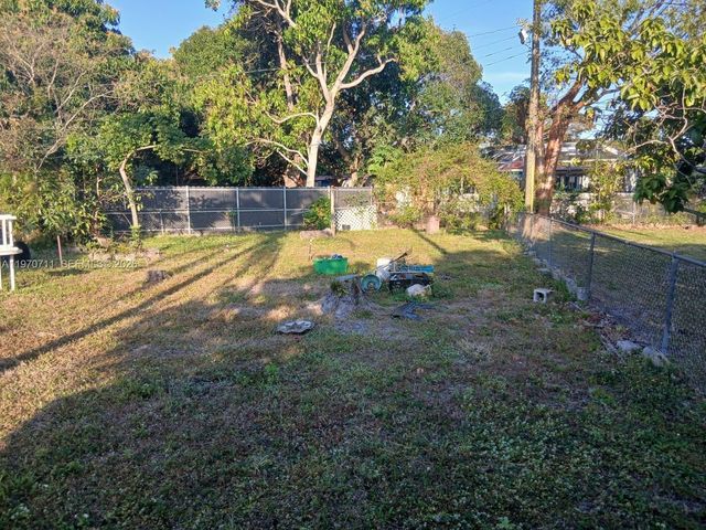 521 NW 189th Ter, Miami Gardens, FL 33169