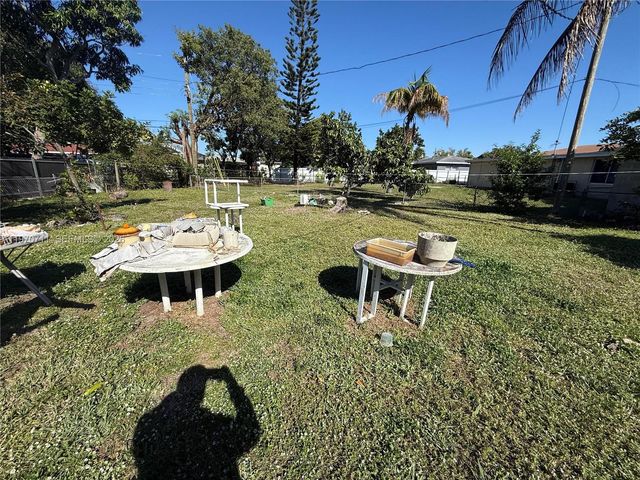 521 NW 189th Ter, Miami Gardens, FL 33169