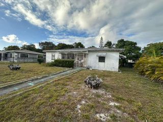 521 NW 189th Ter, Miami Gardens, FL 33169