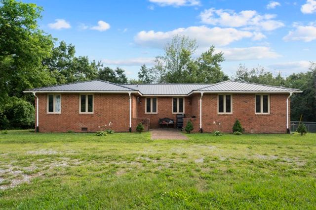 384 Columbia Ave, Centerville, TN 37033