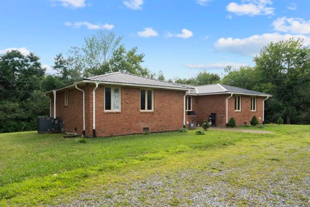 384 Columbia Ave, Centerville, TN 37033
