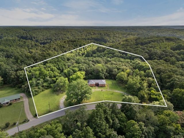 384 Columbia Ave, Centerville, TN 37033