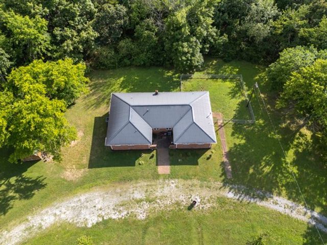 384 Columbia Ave, Centerville, TN 37033