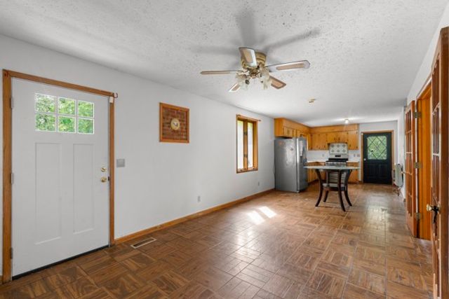 384 Columbia Ave, Centerville, TN 37033