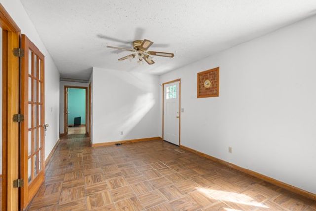 384 Columbia Ave, Centerville, TN 37033