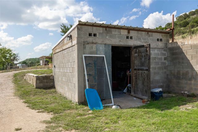 1502 Avenue B, Santa Anna, TX 76878