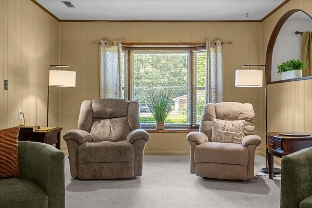 555 Lakeview Cir, Tennessee Ridge, TN 37178