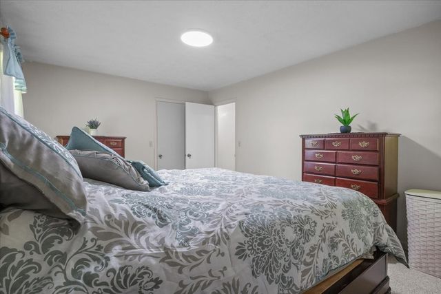 555 Lakeview Cir, Tennessee Ridge, TN 37178