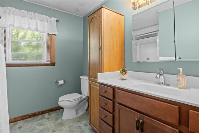 555 Lakeview Cir, Tennessee Ridge, TN 37178