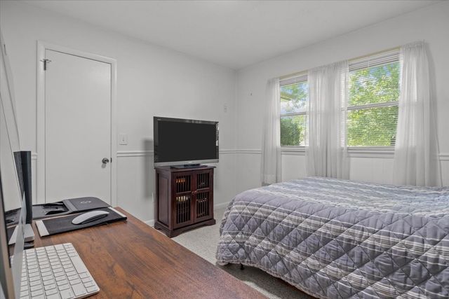 555 Lakeview Cir, Tennessee Ridge, TN 37178