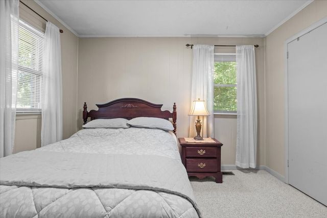 555 Lakeview Cir, Tennessee Ridge, TN 37178