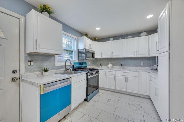 178 Warwick Road, Elmont, NY 11003