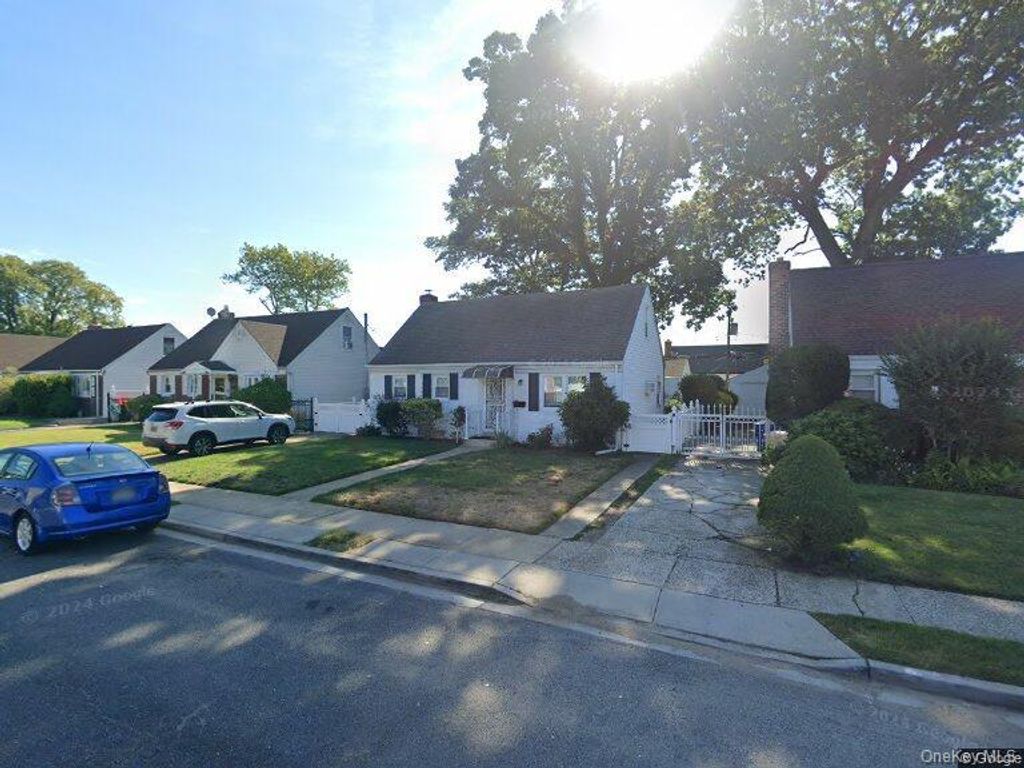 178 Warwick rd, Elmont, NY 11003 — exterior