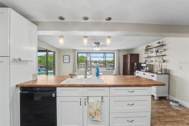 5736 MELALEUCA DRIVE 22, Holiday, FL 34690