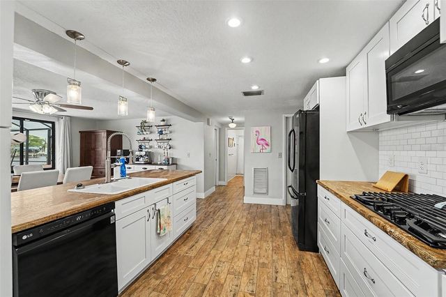 5736 MELALEUCA DRIVE 22, Holiday, FL 34690
