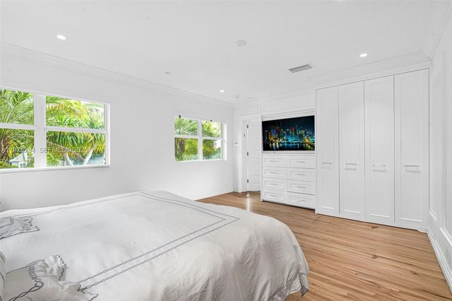 10121 E Broadview Dr, Bay Harbor Islands, FL 33154