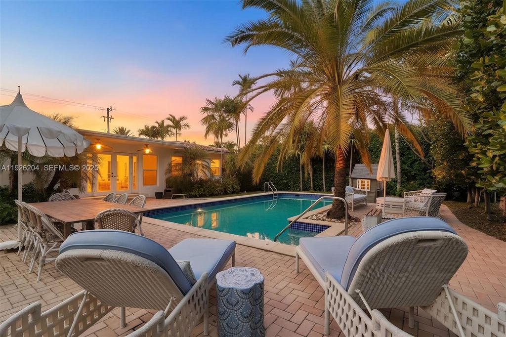 10121 E Broadview Dr, Bay Harbor Islands, FL 33154