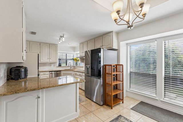 2133 Hunters Ridge, Carrollton, TX 75006