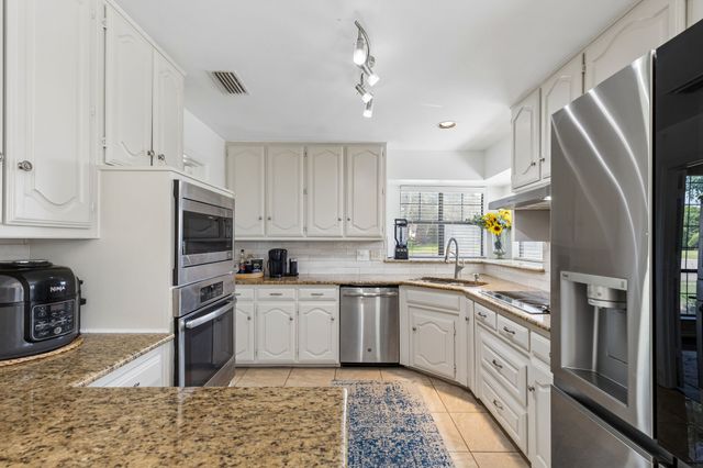 2133 Hunters Ridge, Carrollton, TX 75006