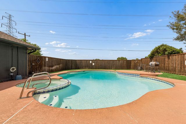 2133 Hunters Ridge, Carrollton, TX 75006