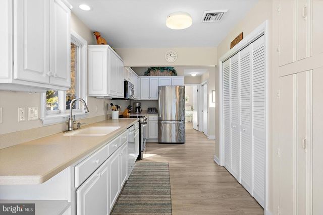 9 W 79TH ST, Harvey Cedars, NJ 08008