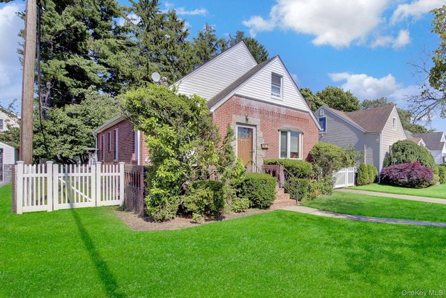 32 Celler Avenue, New Hyde Park, NY 11040