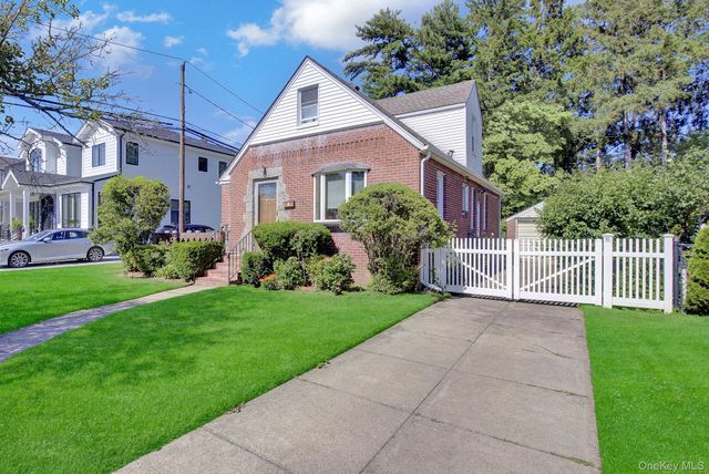 32 Celler Avenue, New Hyde Park, NY 11040