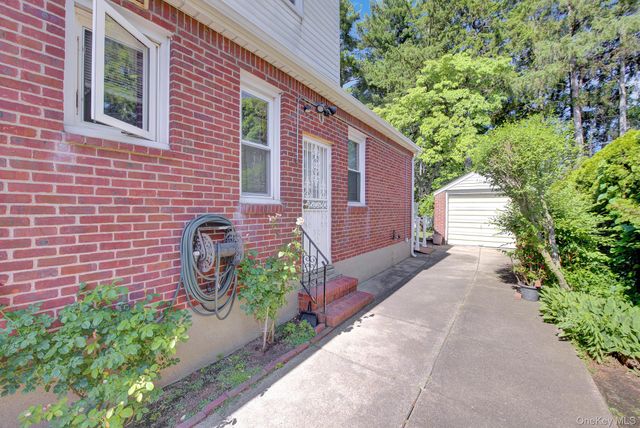 32 Celler Avenue, New Hyde Park, NY 11040