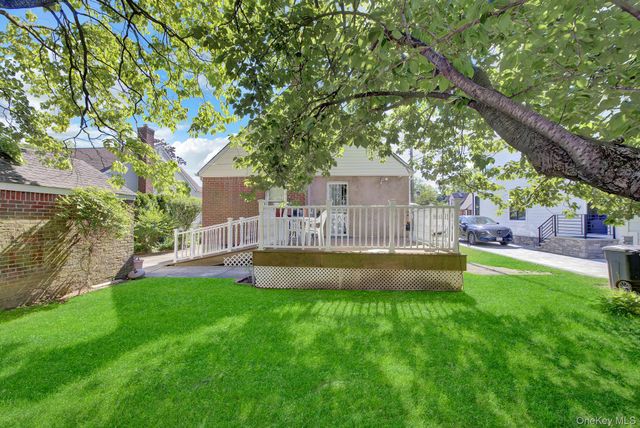 32 Celler Avenue, New Hyde Park, NY 11040