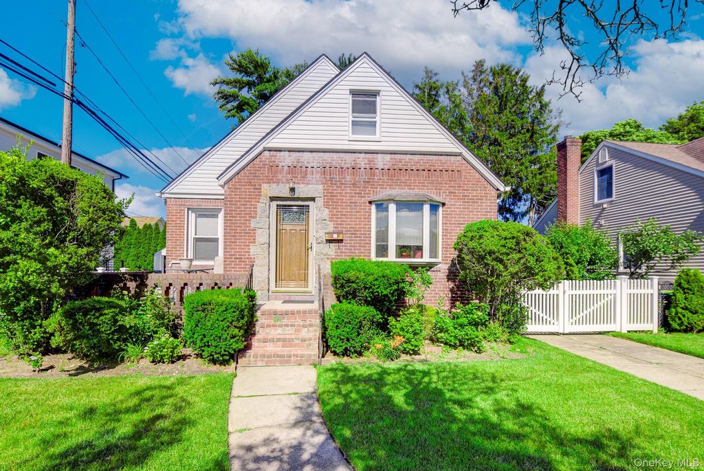 32 Celler Avenue, New Hyde Park, NY 11040