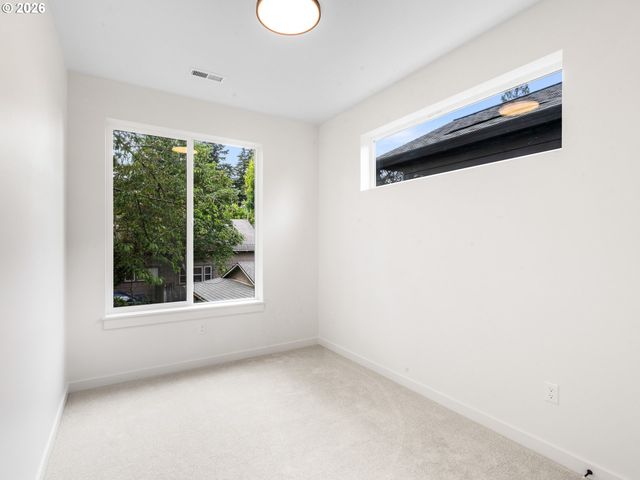 6605 N Seneca St, Portland, OR 97203