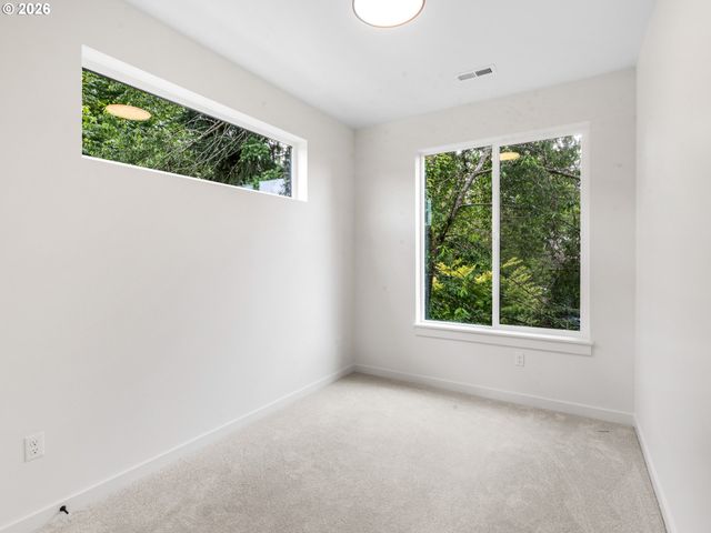 6605 N Seneca St, Portland, OR 97203