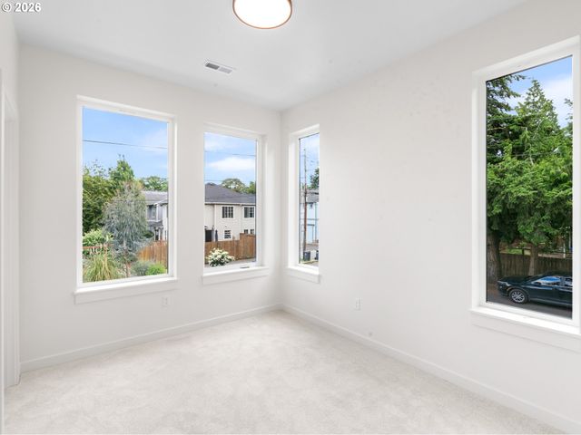 6605 N Seneca St, Portland, OR 97203