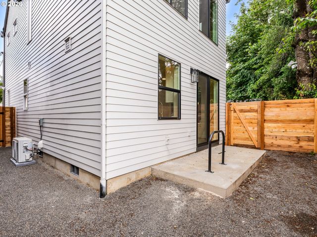 6605 N Seneca St, Portland, OR 97203