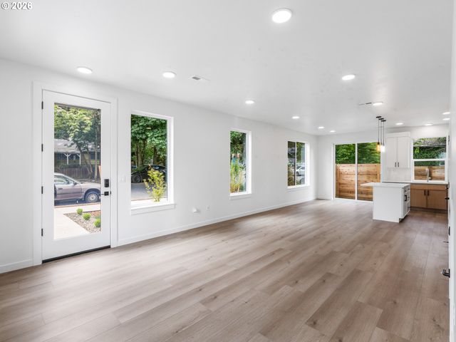 6605 N Seneca St, Portland, OR 97203