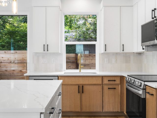 6605 N Seneca St, Portland, OR 97203
