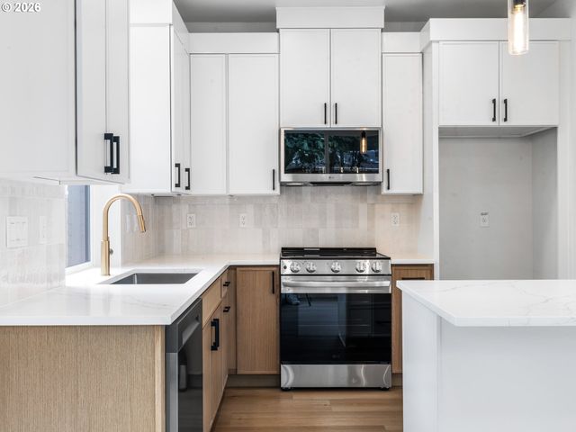 6605 N Seneca St, Portland, OR 97203