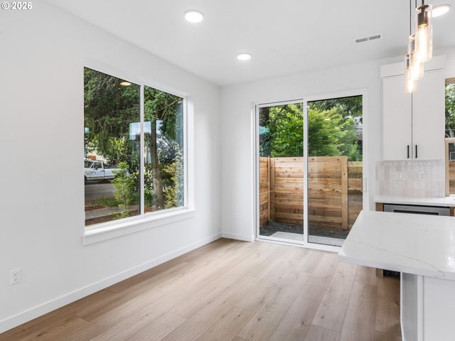 6605 N Seneca St, Portland, OR 97203