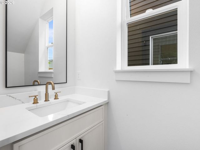6605 N Seneca St, Portland, OR 97203