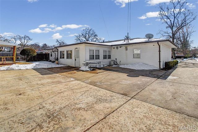 8239 Cadillac Lane, St Louis, MO 63134