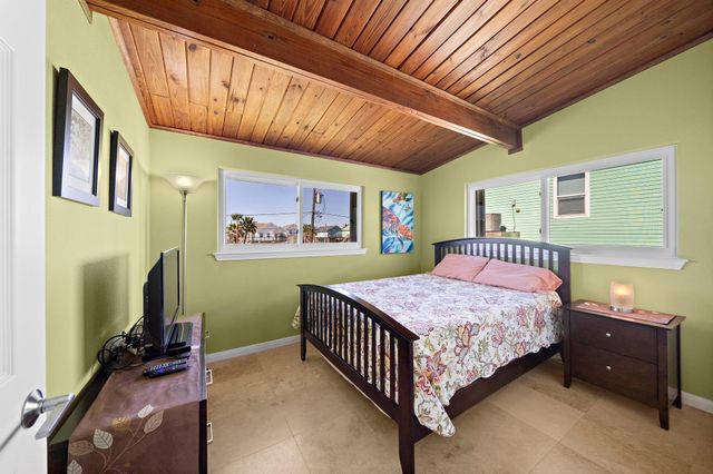 4202 Hardin Drive, Galveston, TX 77554