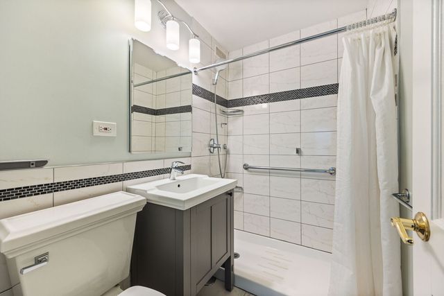 2970 N Lake Shore Drive 2C, Chicago, IL 60657